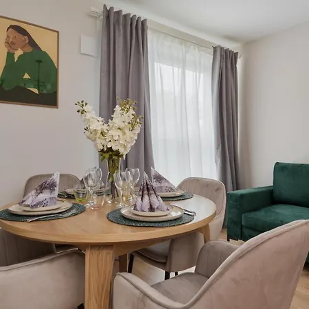 Apartment Beautiful 3-bedroom Gwiazdzista 18 By Renters Wroclaw