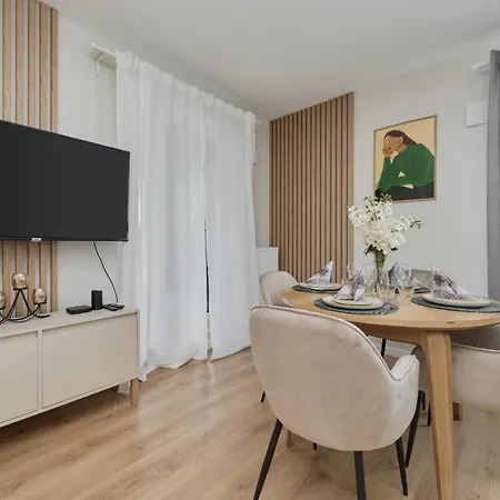 Beautiful 3-bedroom Gwiaździsta 18 By Renters