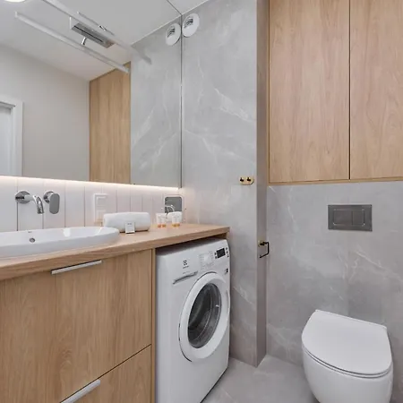 Beautiful 3-bedroom Gwiaździsta 18 By Renters Wrocław