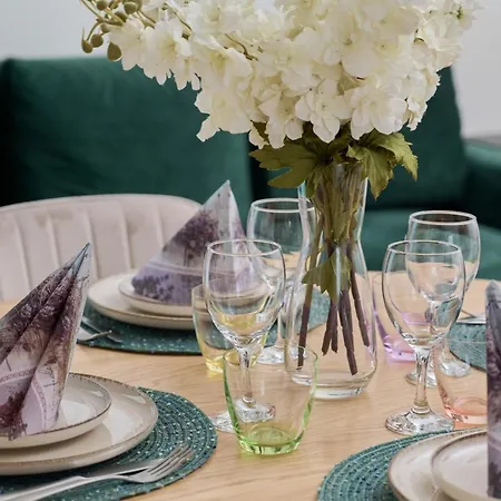 Beautiful 3-bedroom Gwiaździsta 18 By Renters