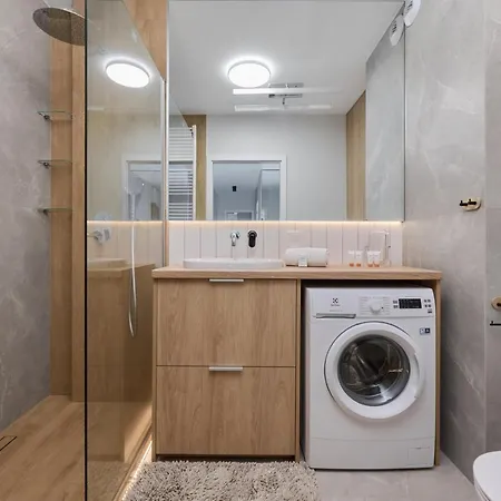 Beautiful 3-bedroom Gwiaździsta 18 By Renters Wrocław