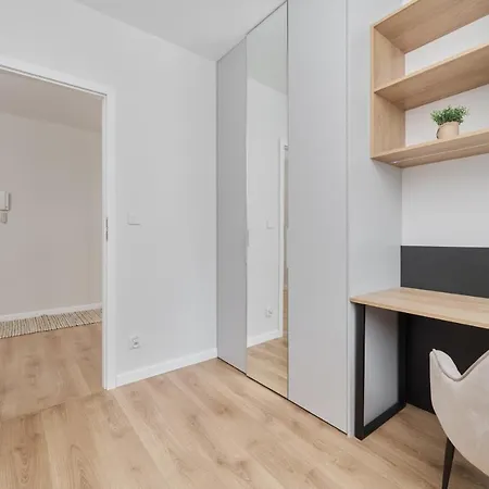Apartment Beautiful 3-bedroom Gwiazdzista 18 By Renters Wroclaw