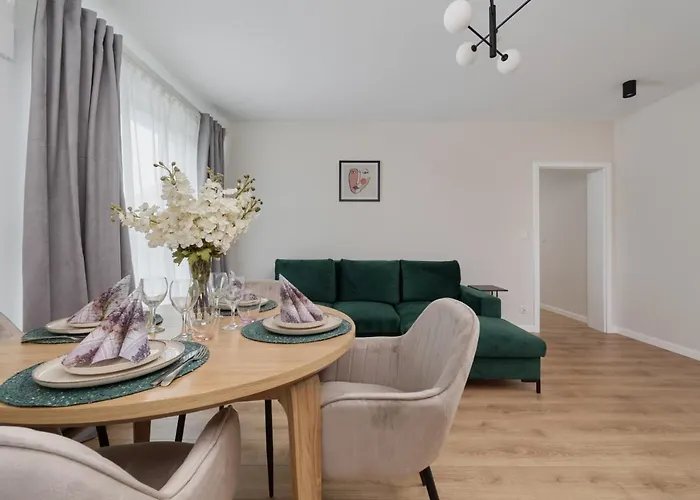 Apartment Beautiful 3-bedroom Gwiazdzista 18 By Renters *